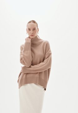 Свитер с высоким воротом