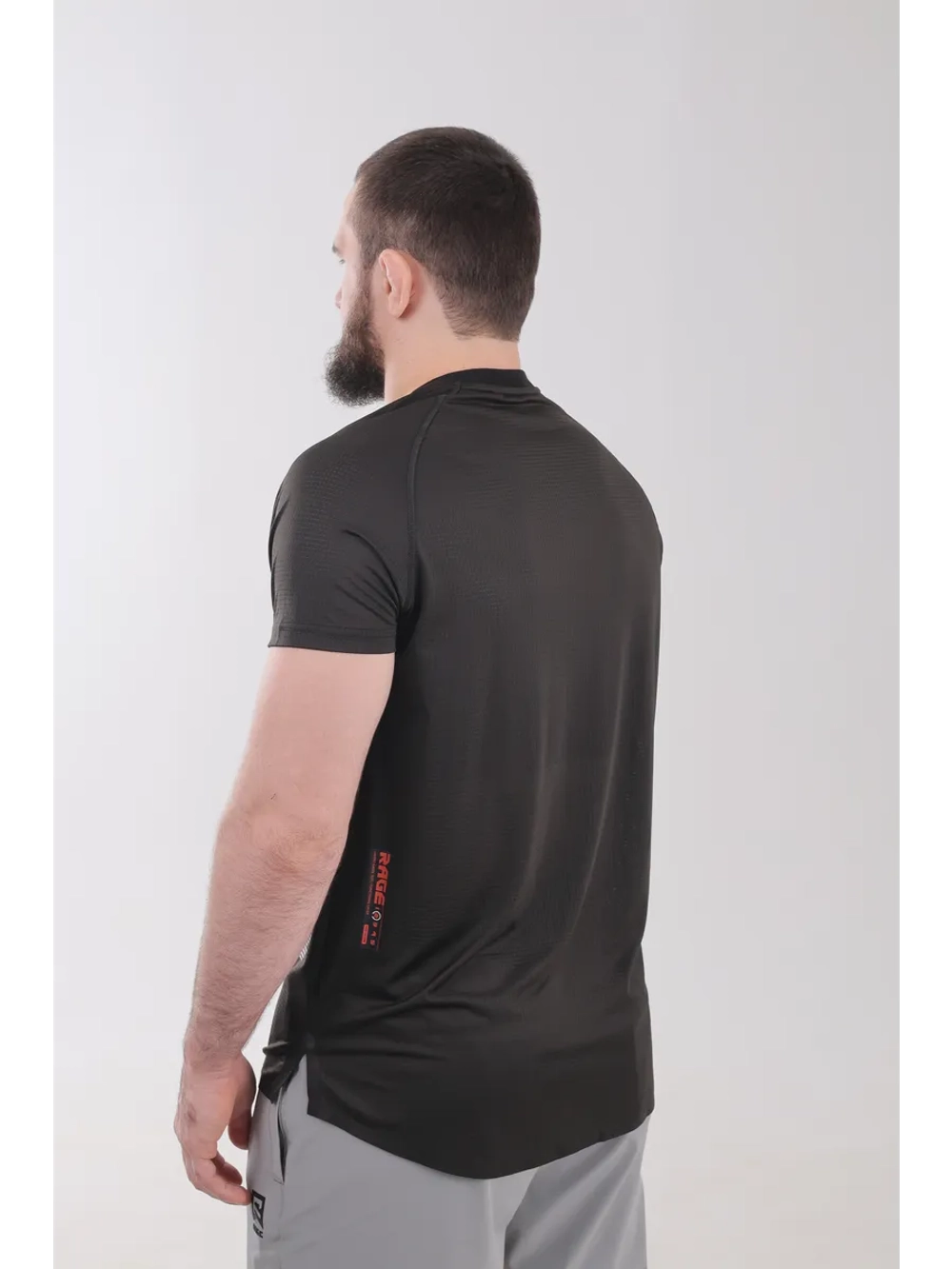 Спортивная футболка с перфорацией