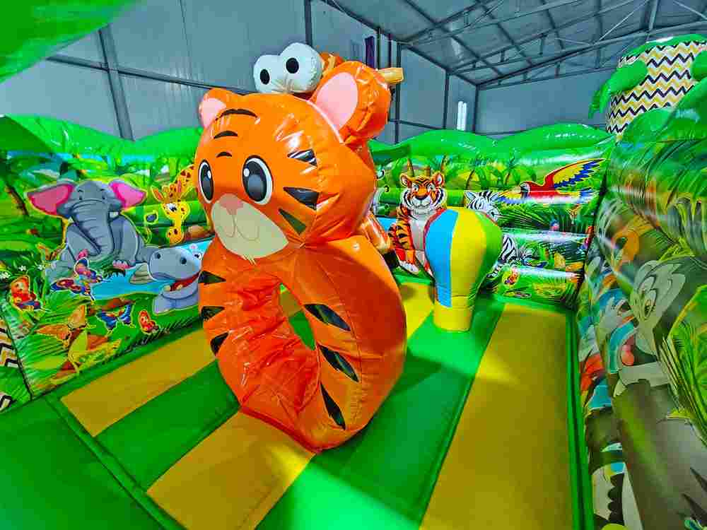 Коммерческий надувной батут «Чудо-сафари 2» 3,5*3,5*2,4 м