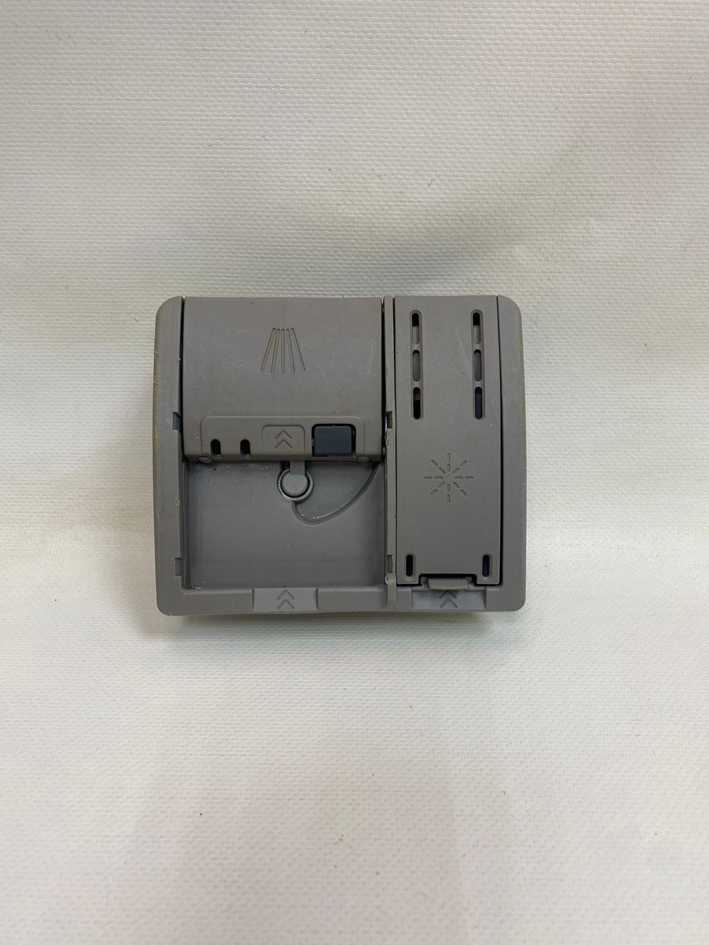1.2 Дозатор моющих средств Bosch 755073 б/у для посудомоечной машины