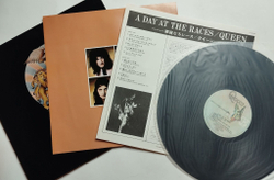 Винтажная виниловая пластинка LP Queen A Day At The Races (Japan 1976) (No Obi) (Insert)