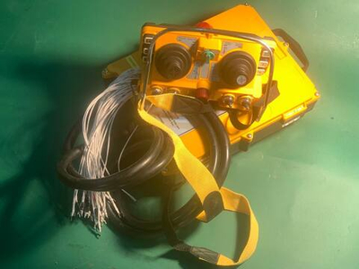 Система радиоуправления для автобетононасоса универсальная (2 джойстика) Китай