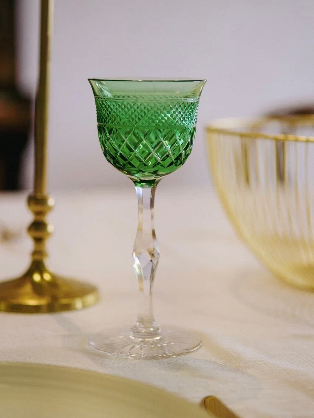 Бокал с зелёной чашей