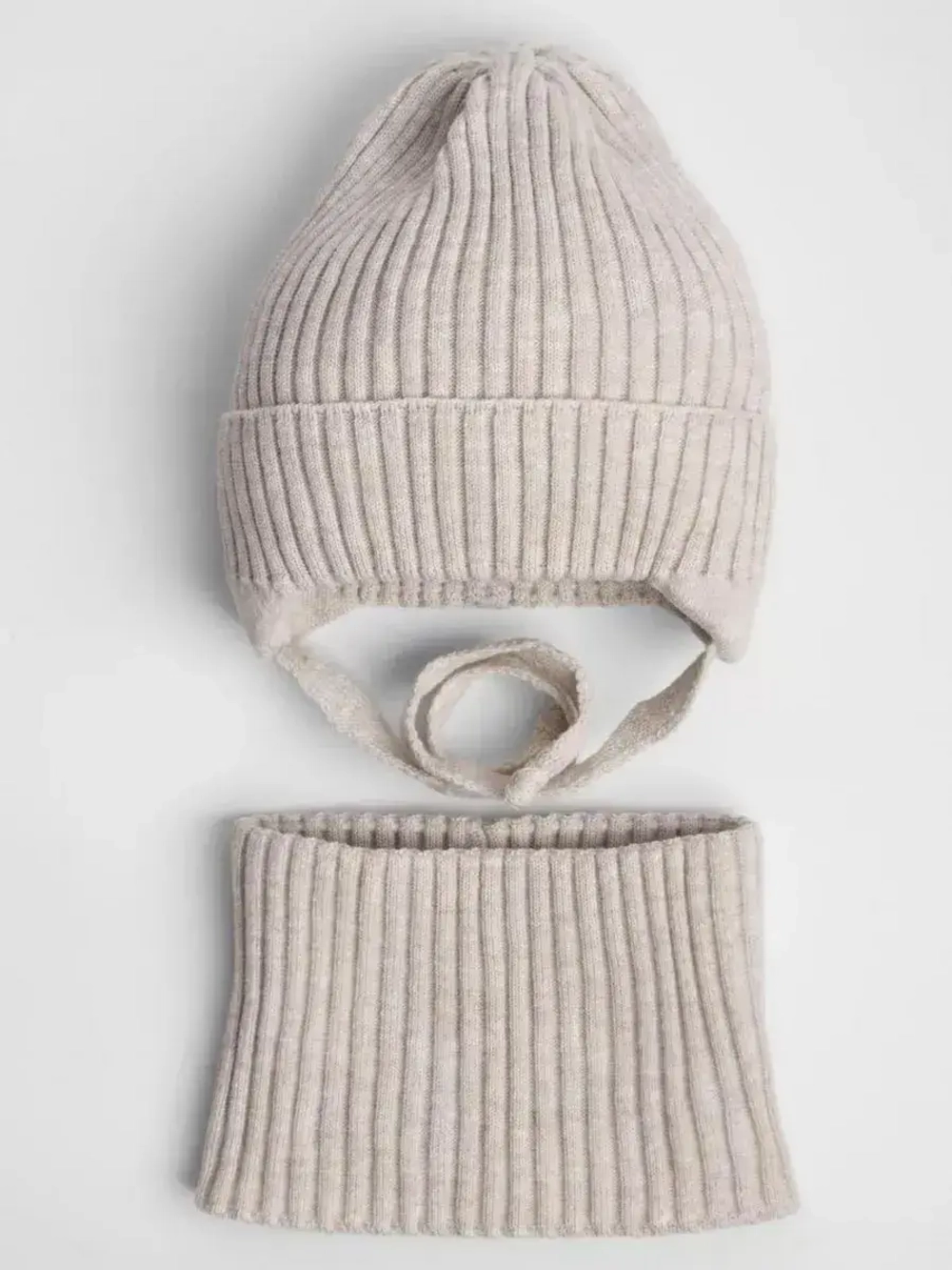 Шапка для девочки осенняя со снудом