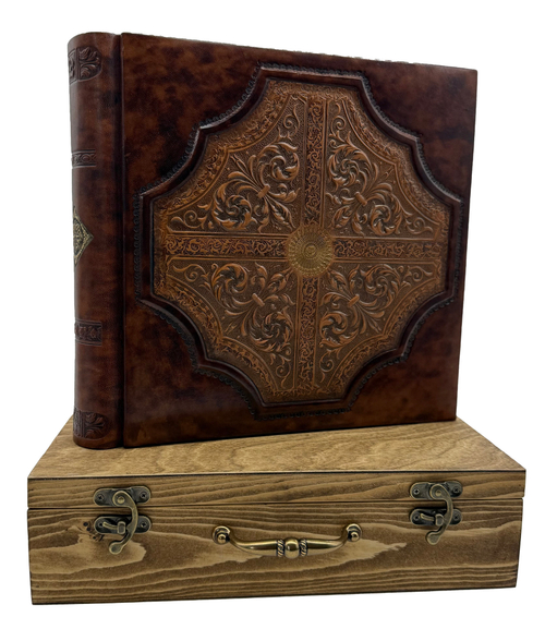 Фотоальбом ELITE "Мальта" в кейсе из дерева.