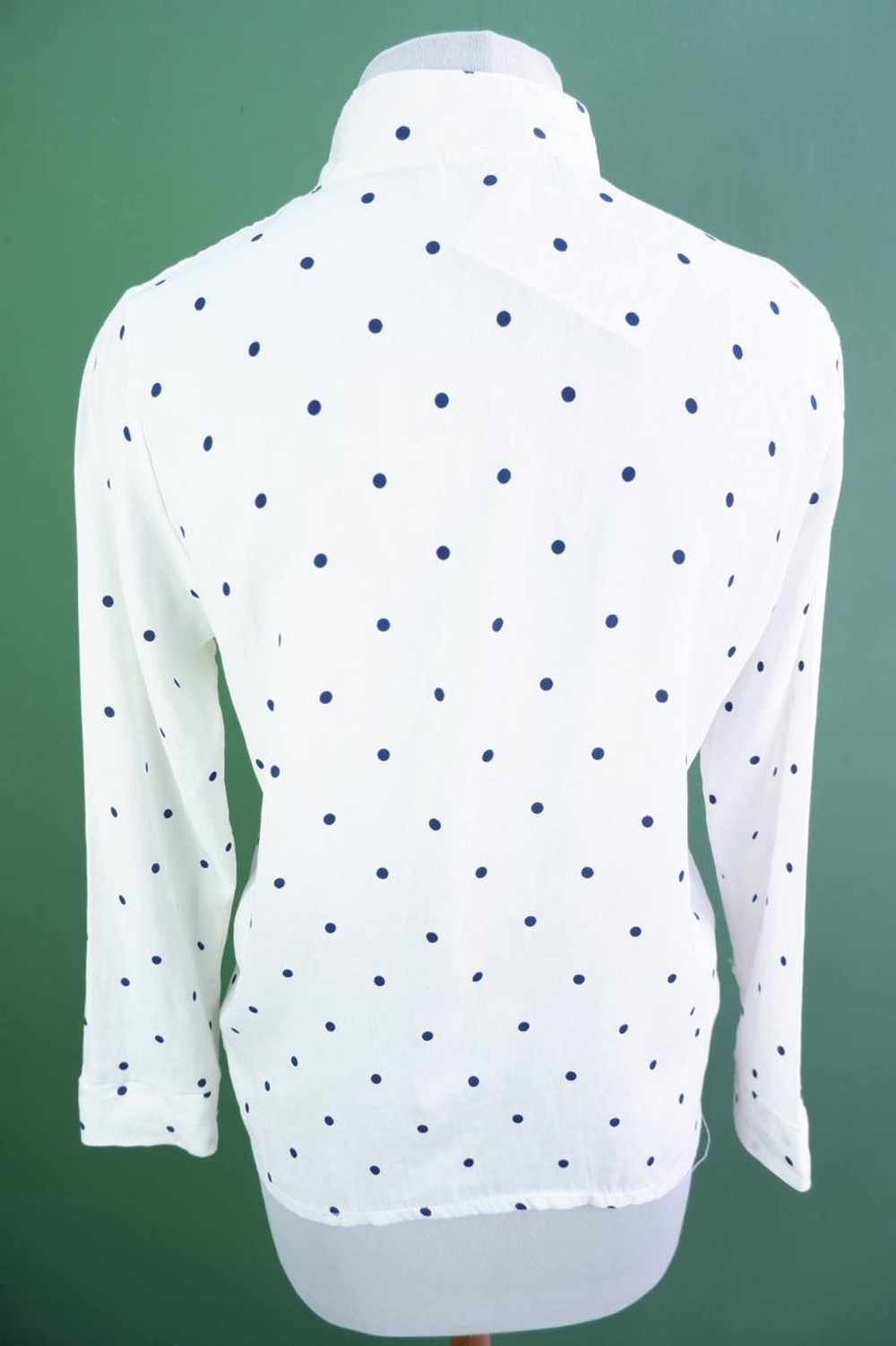 Блузка в игривый горошек, визуально на 46 размер