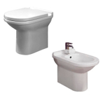 Комплект AXA Due: биде приставное 57 см, унитаз приставной, горизонтальный выпуск, сиденье без микролифта, белый 1501101-AT1501-1502001