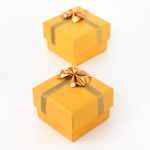 Квадратная коробочка с бантиком для украшений