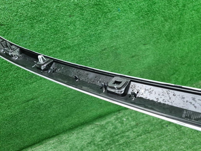 Молдинг двери багажника RR Vogue 5 L460 (21-нв)