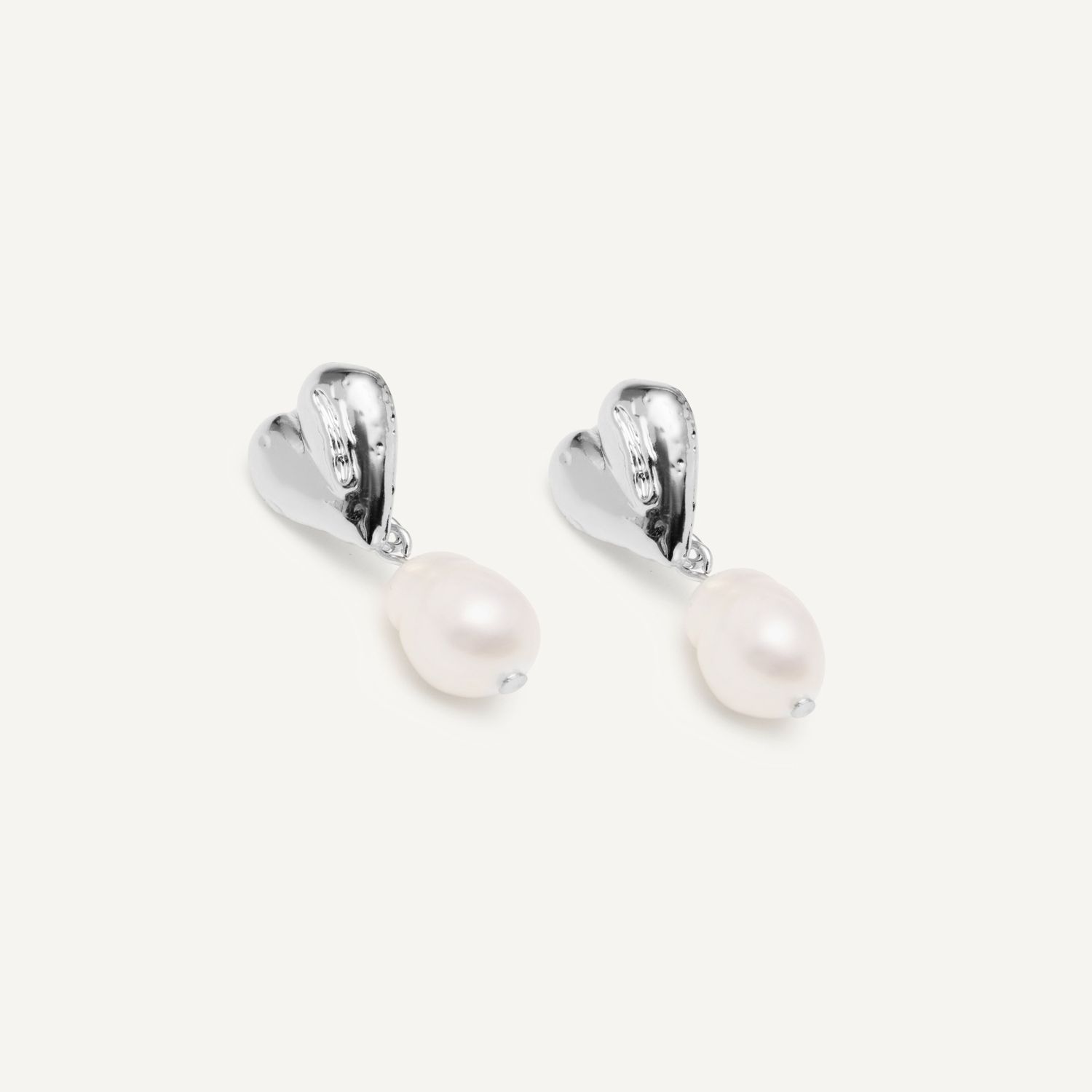 Серьги Heart In Pearls Earrings – Silver
