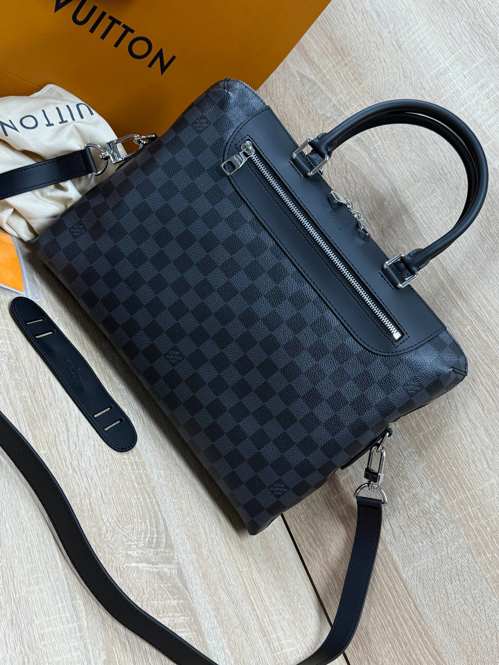 Портфель Louis Vuitton
