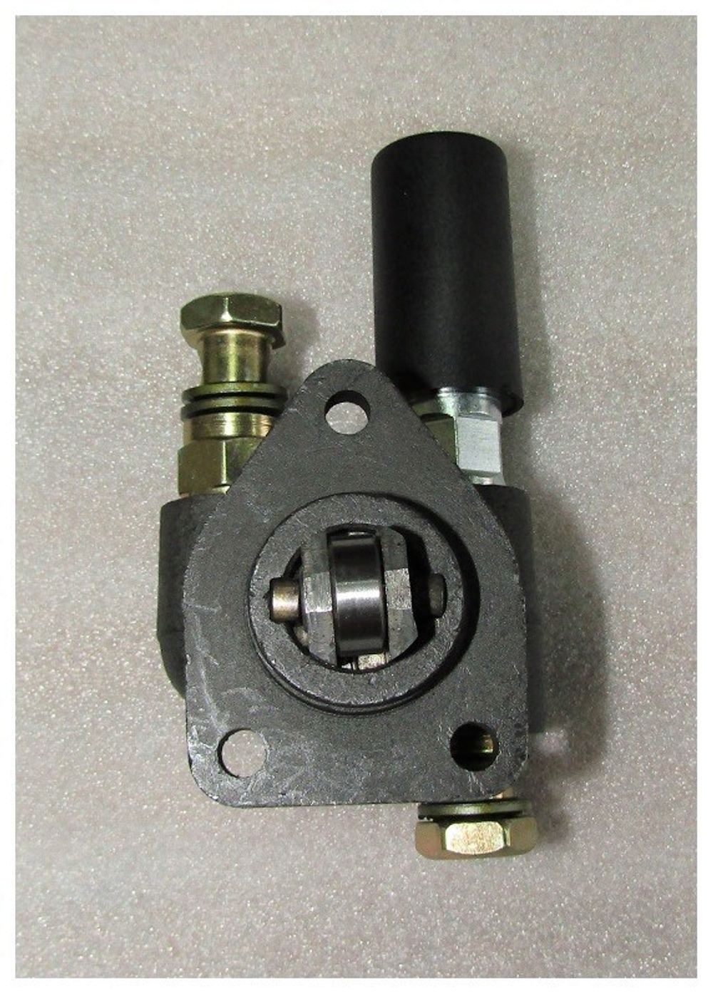 Насос ручной подкачки топлива Ricardo R6105 (фланец 51х67 мм, левый)/Hand Primer pump