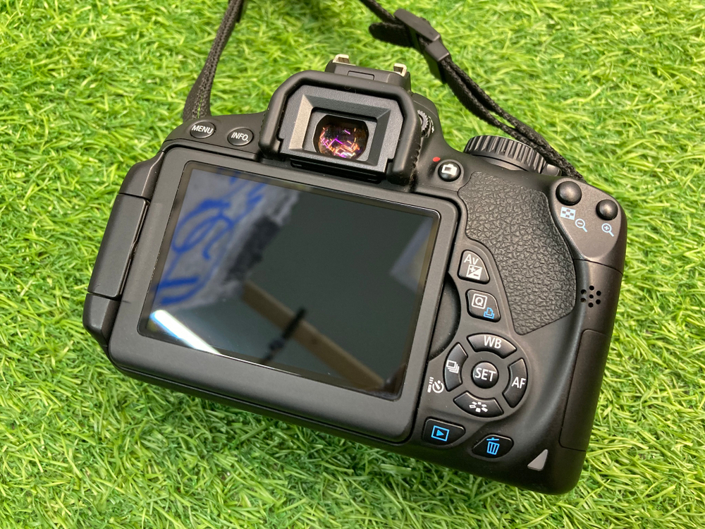 Canon 650D Kit 18-55mm IS II 2.600 кадров