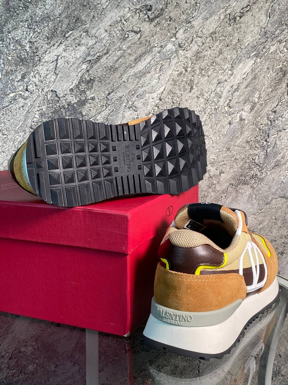 Кроссовки Valentino