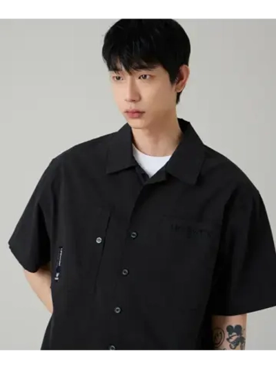 Рубашка с короткими рукавами и 2 карманами с логотипом