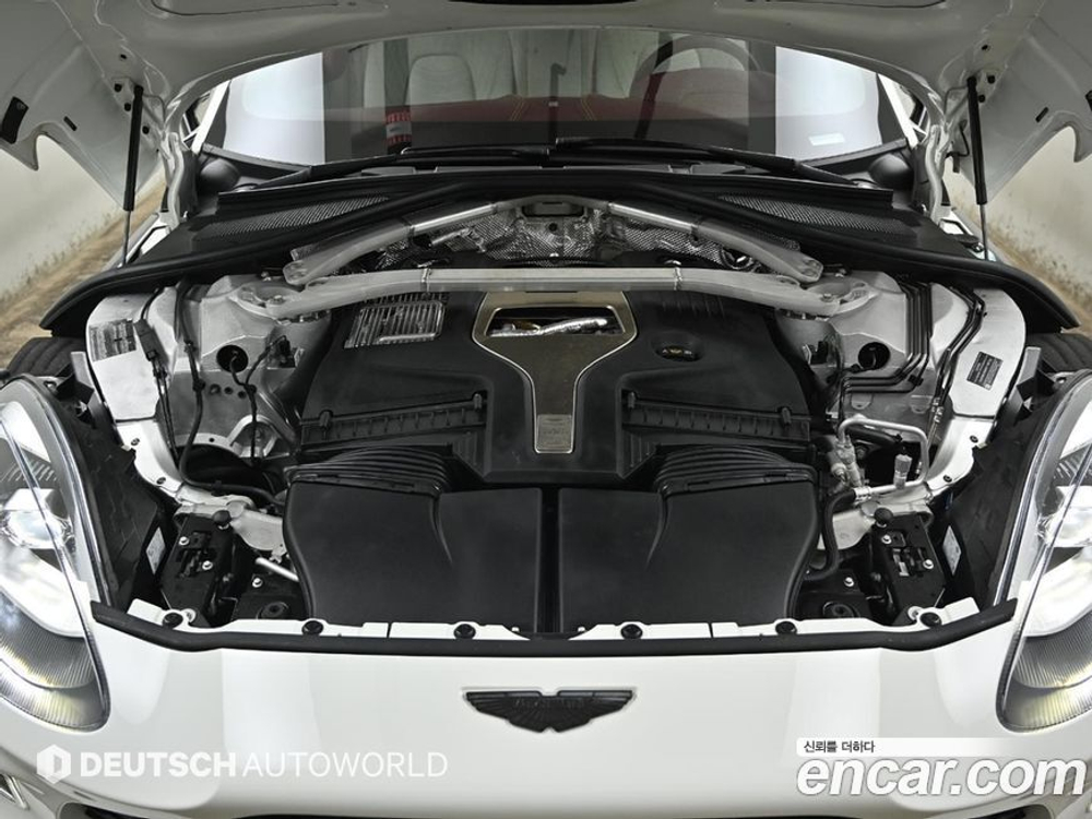 Aston Martin DBX 4.0 V8 (04.2022)