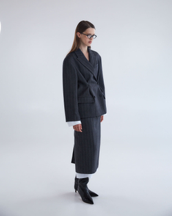 Жакет двубортный с дополнительными петлями елочка серый