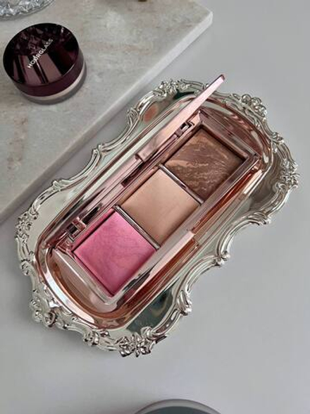 Палетка Hourglass