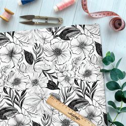 Ткань премиум флис серо-белая цветочная фантазия