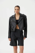 Бермуды Square, Серый