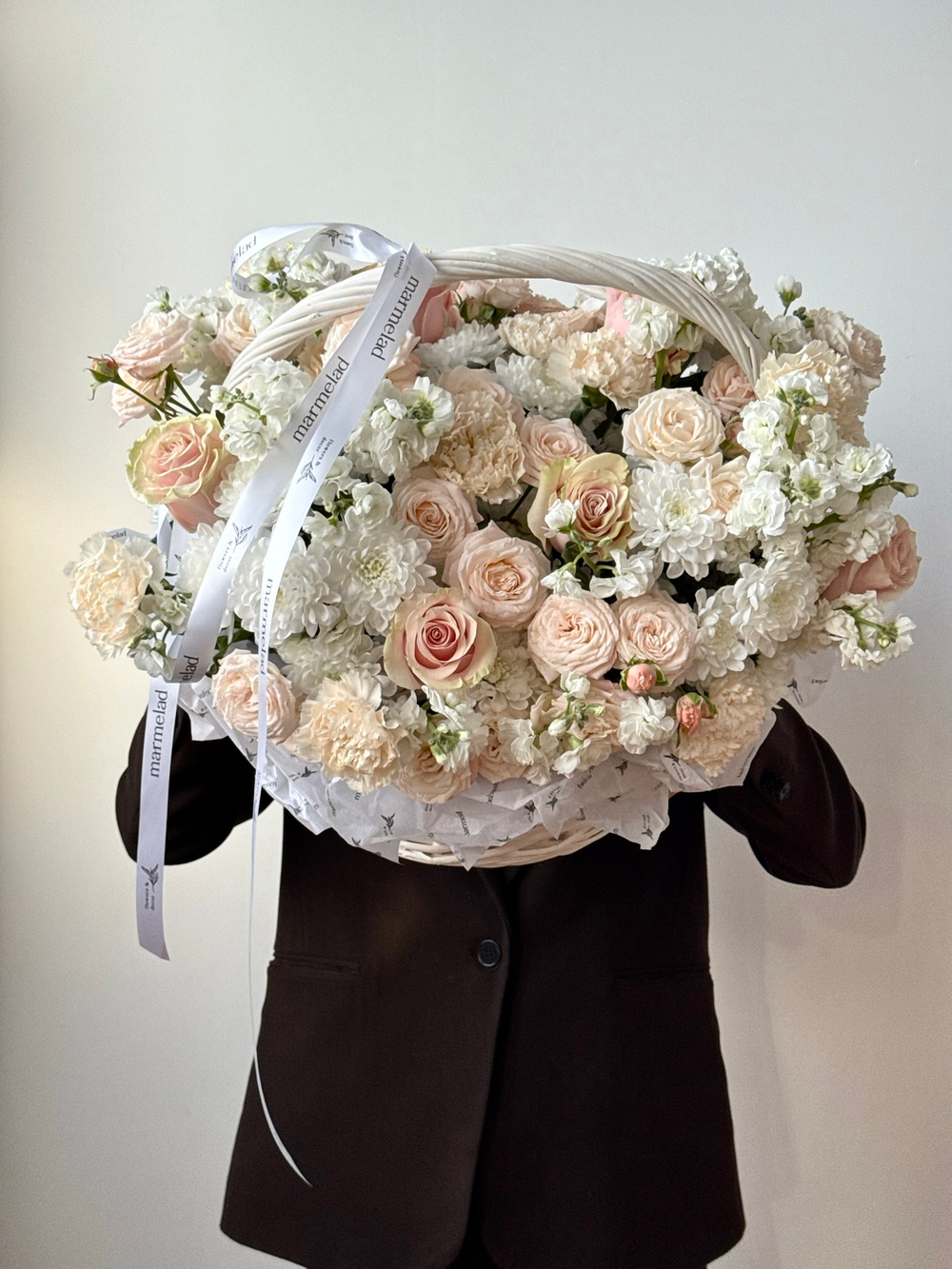 Цветочная корзина в кремовых оттенках размер XL