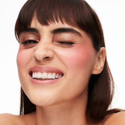 MAC Cosmetics Glow Play Blush - Розовый хайлатер для скул оттенок Plush Pepper, 7 g