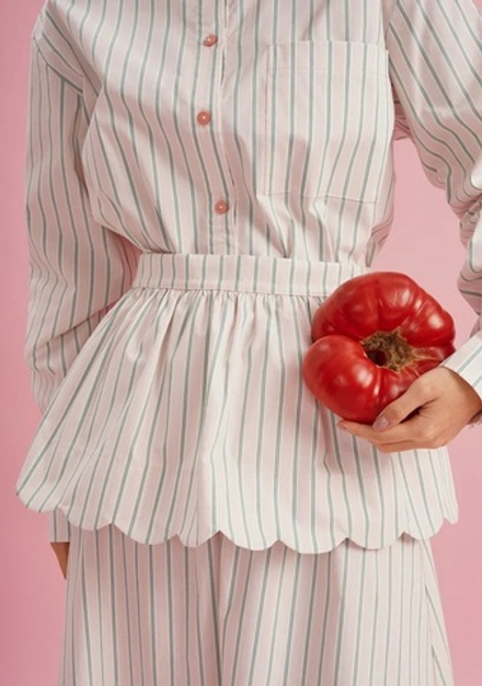 Баска фигурная, зеленая полоска на персиковом