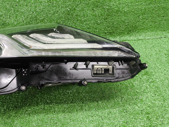 Фара правая Toyota Camry xv70 (2017-2021) LED