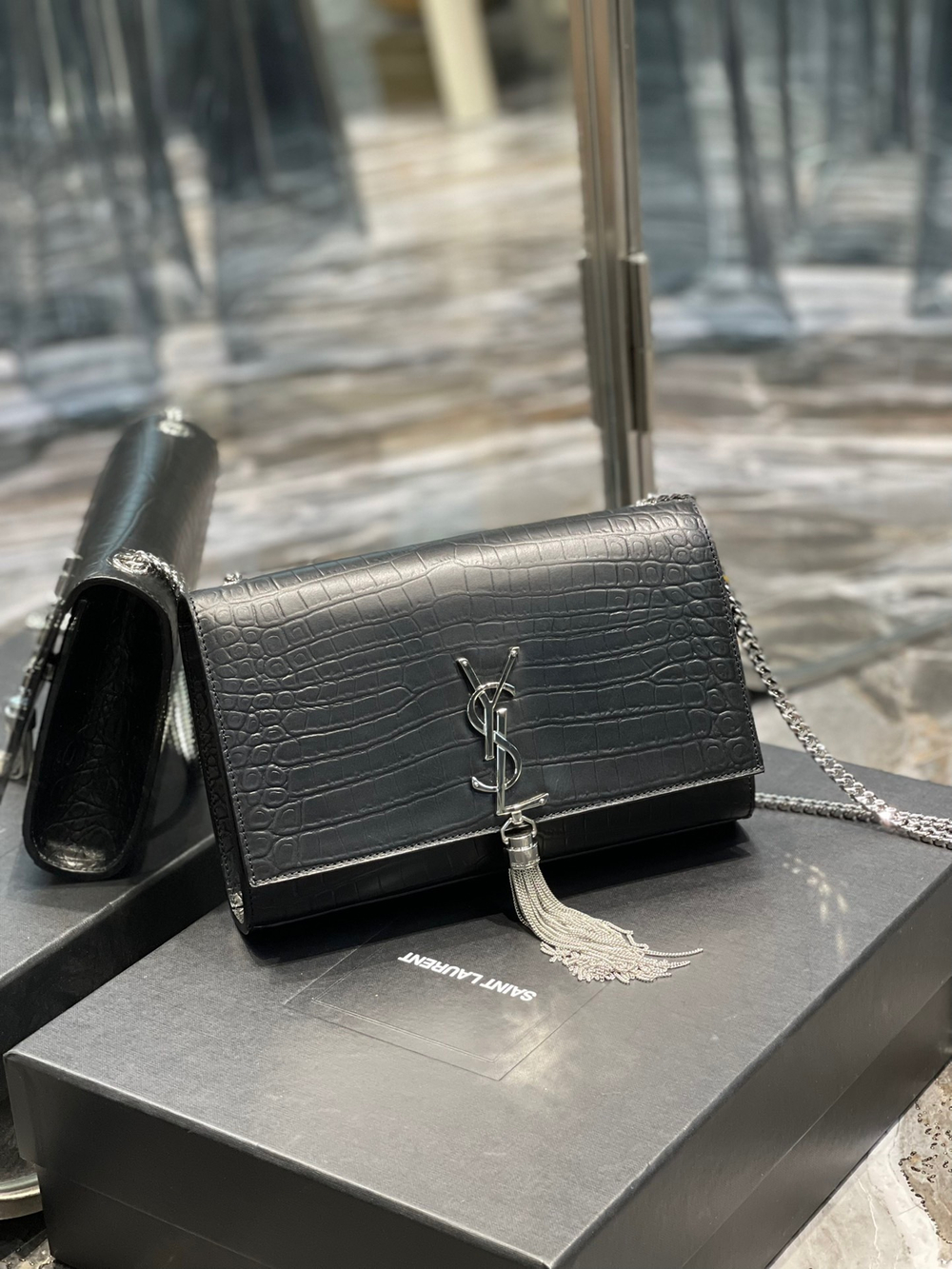 Saint Laurent Kate Medium Bag 24 cm