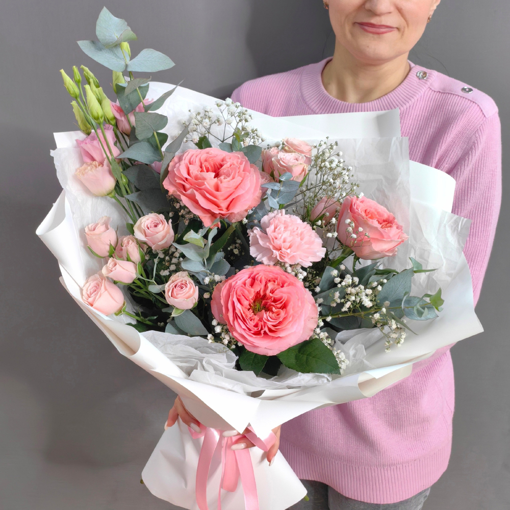 Авторский букет с пионовидными розами сорта "Мандарин"