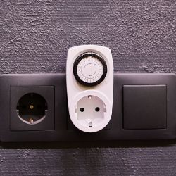 UST-M10 WHITE Таймер механический с розеткой. 220В. 12-24ч. 3500Вт. ТМ Uniel