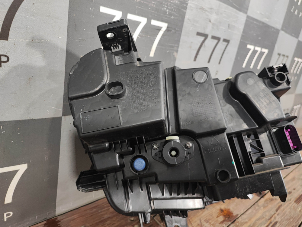 Фара левая LED Geely Tugella 19-нв Б/У Оригинал 7051026800