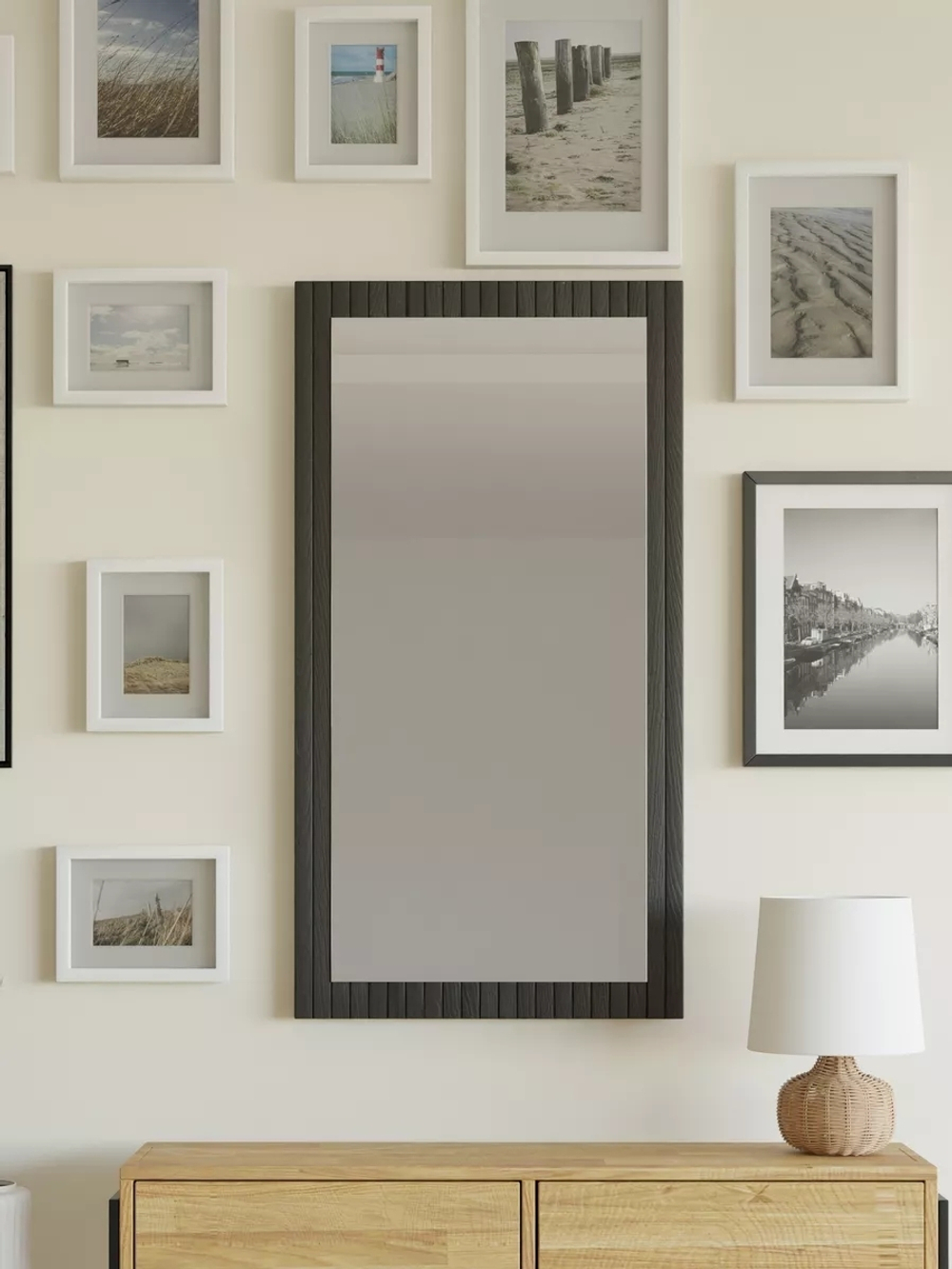 Зеркало настенное Пиафорте из массива сосны, черный