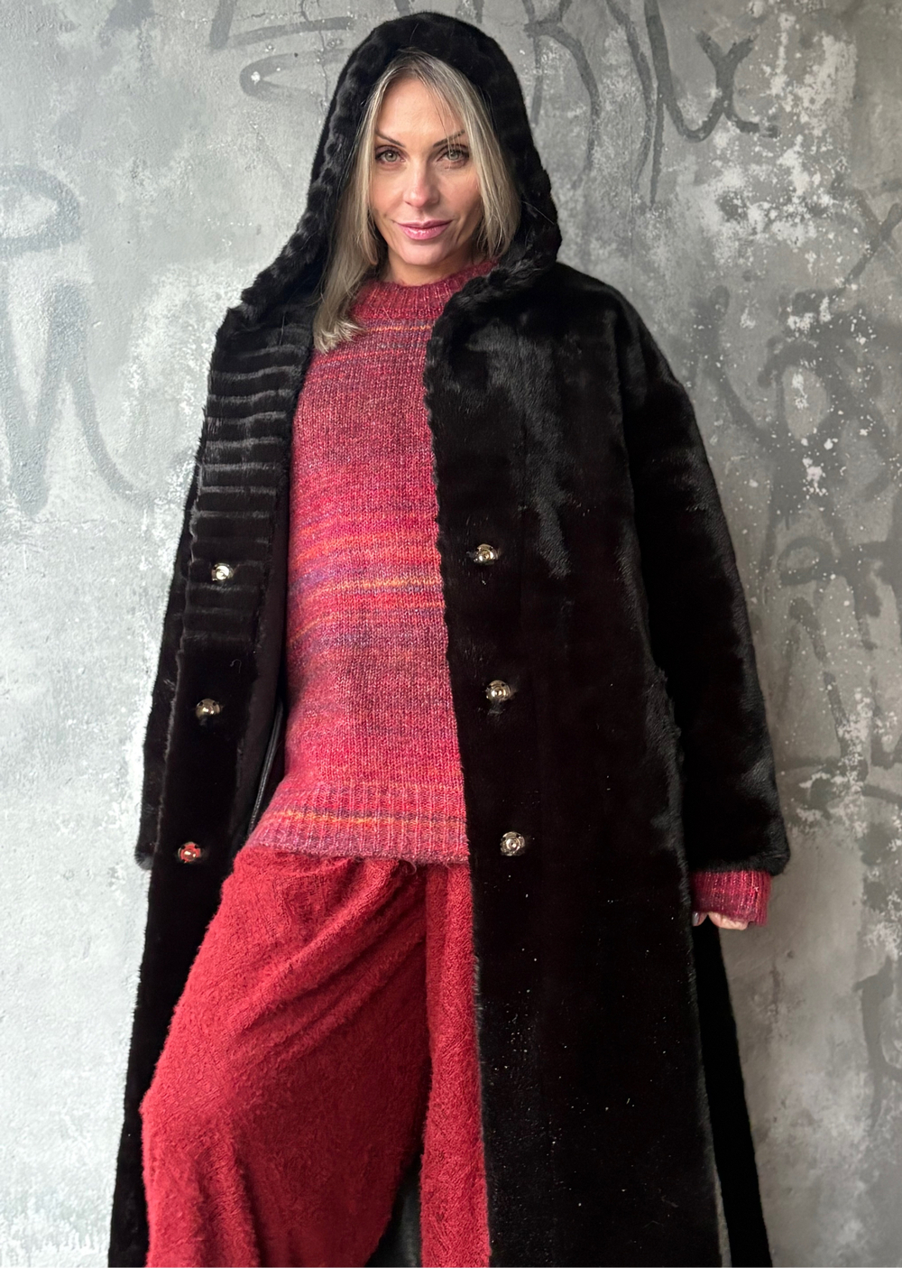 Шуба /черная с капюшоном /эко мех