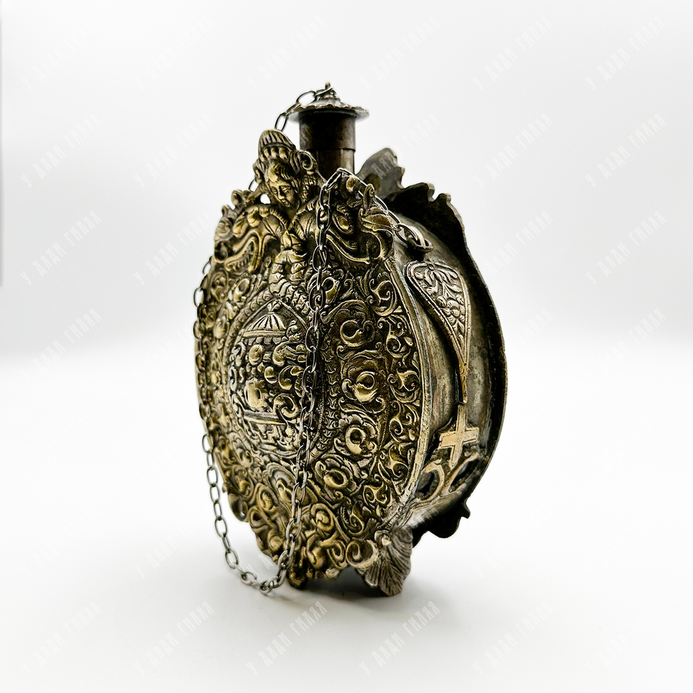 Большая богато декорированная пороховница. Посеребрение, латунь. Балканы, XIX в.