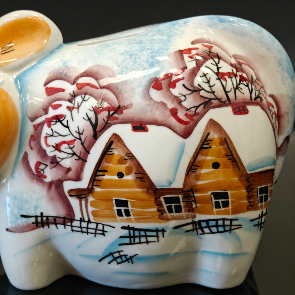 Копилка фарфоровая "Коровка" Зимняя деревня