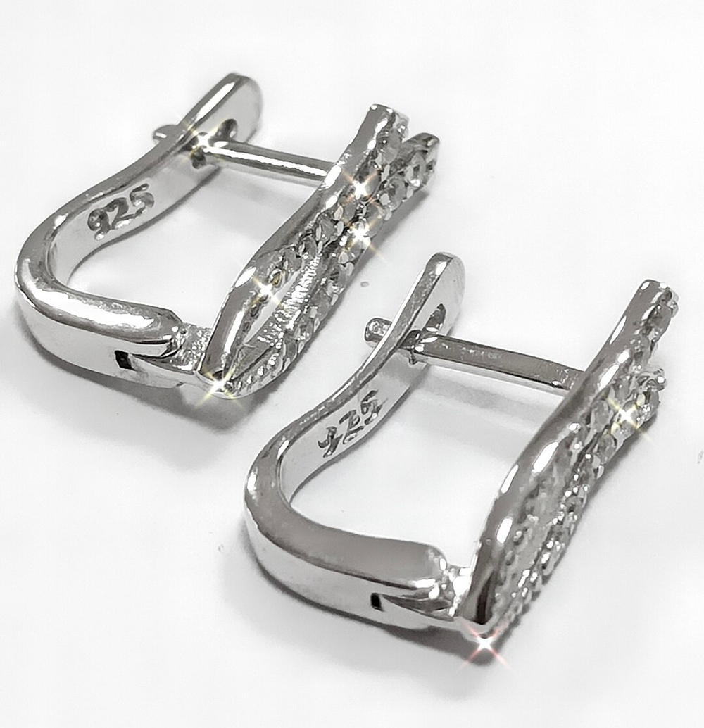 Ювелирные серьги из серебра с фианитами