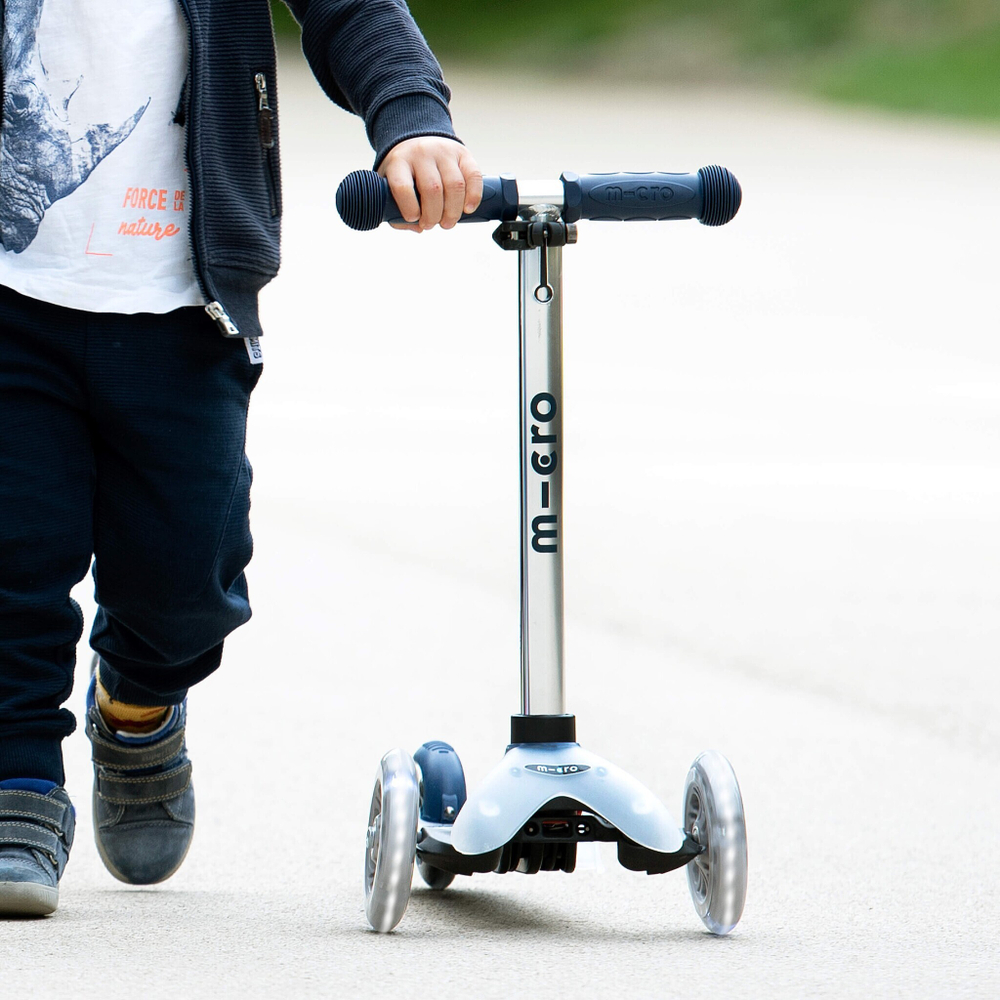 Самокат Mini Micro Deluxe Flux LED синий