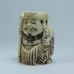 Нэцкэ Эбису с посохом и рыбиной