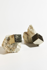 Пирит на породе M