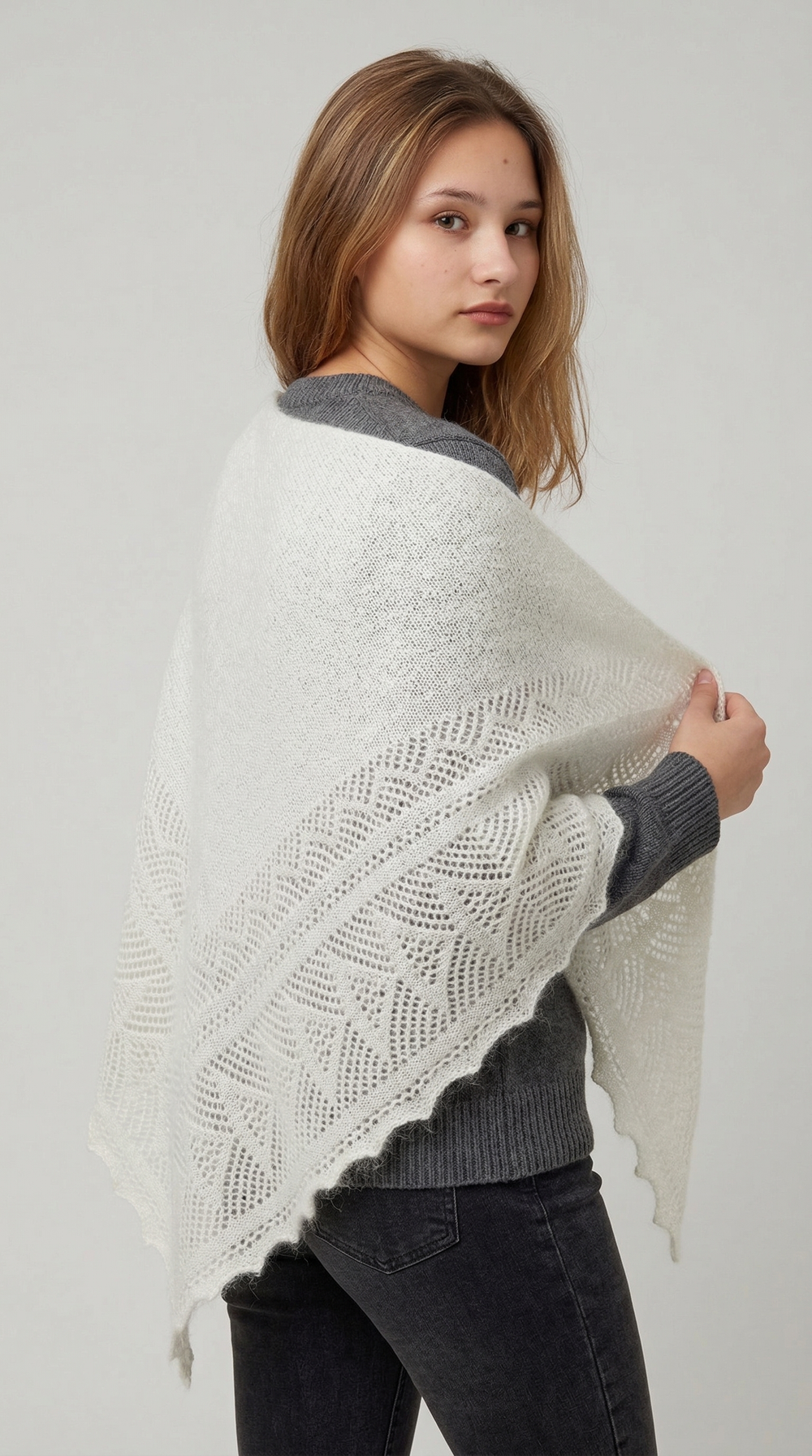 Оренбургский пуховый платок П4-100-02 экрю