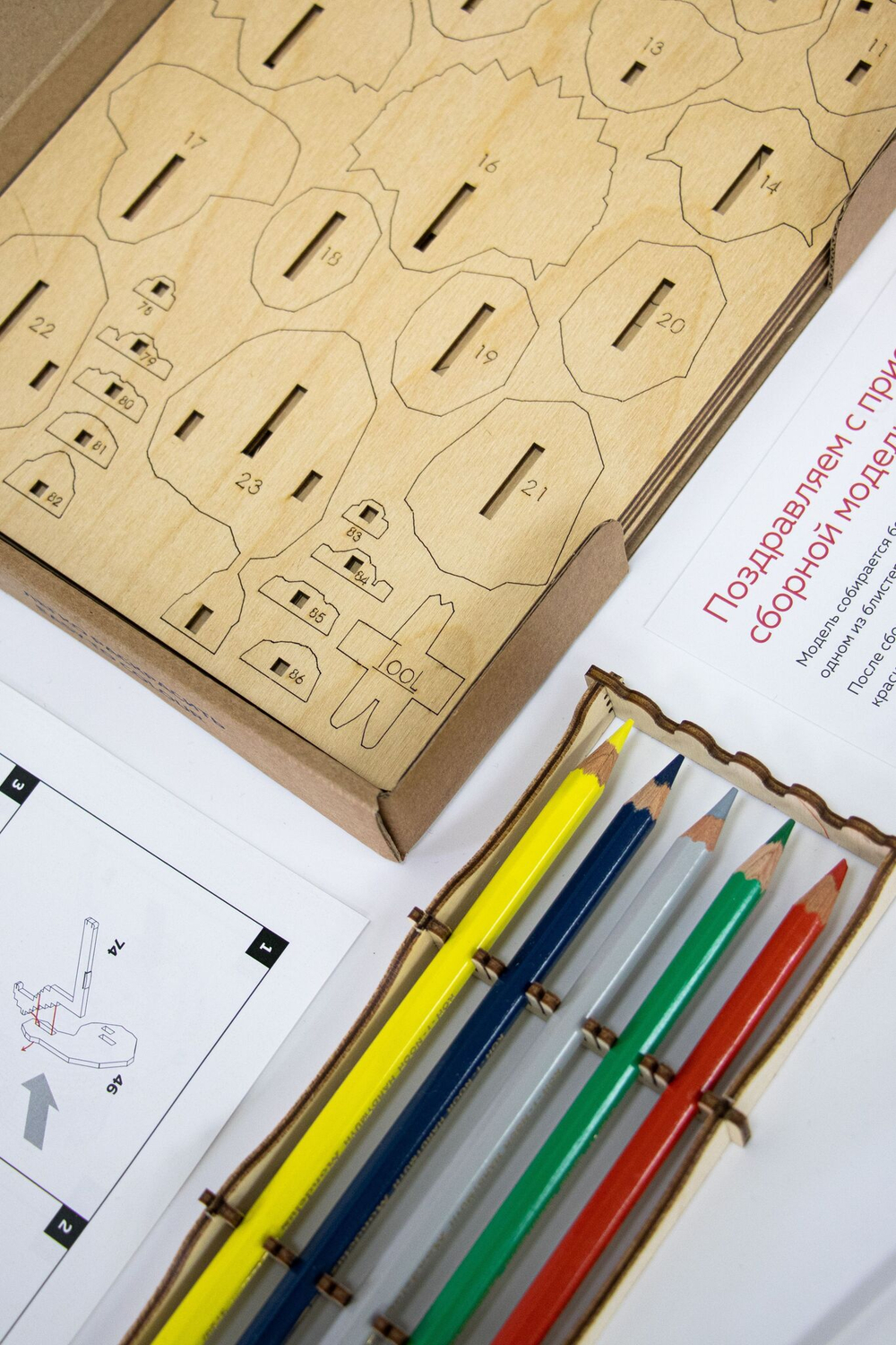 Конструктор деревянный UNIWOOD Трицератопс с набором карандашей