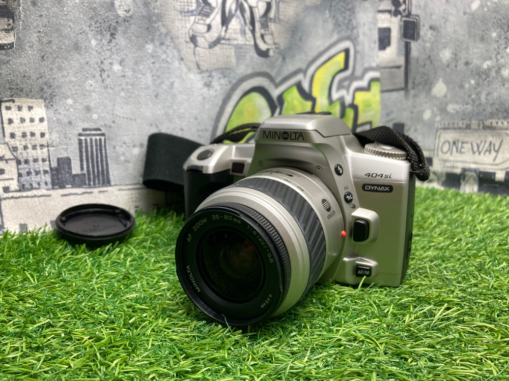 Minolta Dynax 404Si + 35-80mm 35-80mm 3.5-5.6
