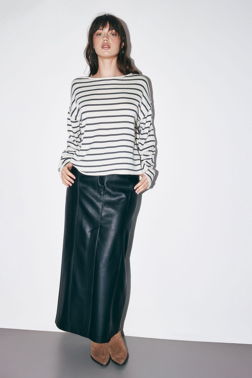 Юбка миди из эко-кожи "Уголь" женская