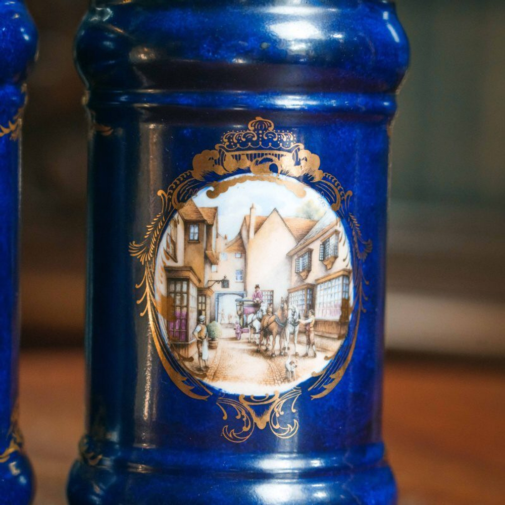 Пара декоративных банок для сыпучих продуктов