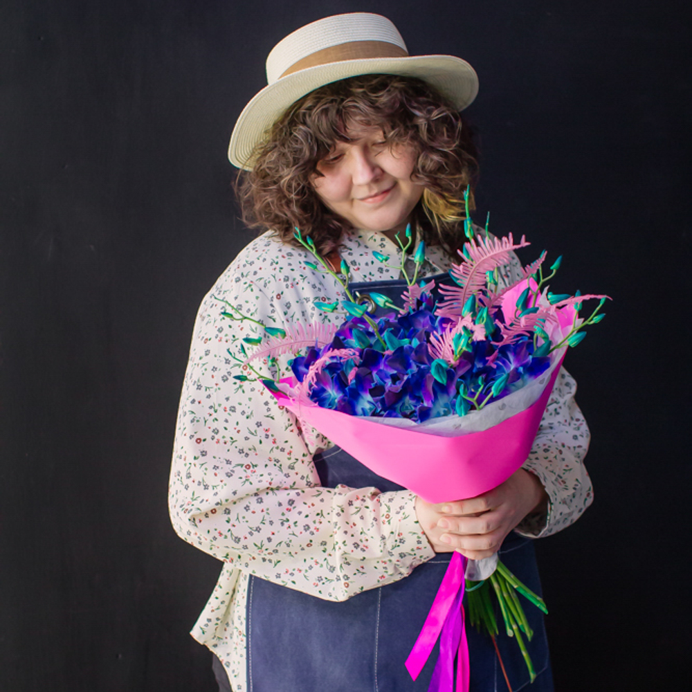 22. Неоновый оригинальный букет с орхидеей