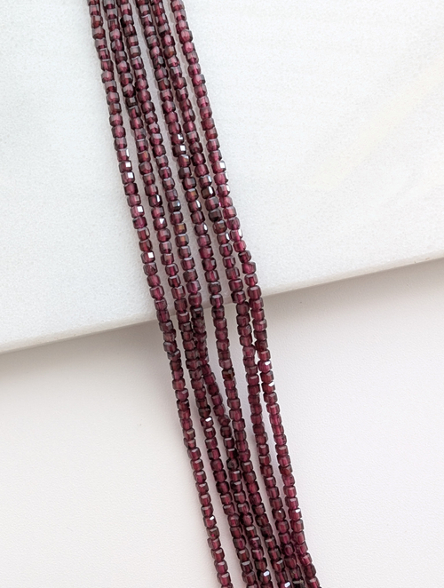 Гранат кубик в огранке 2.5мм