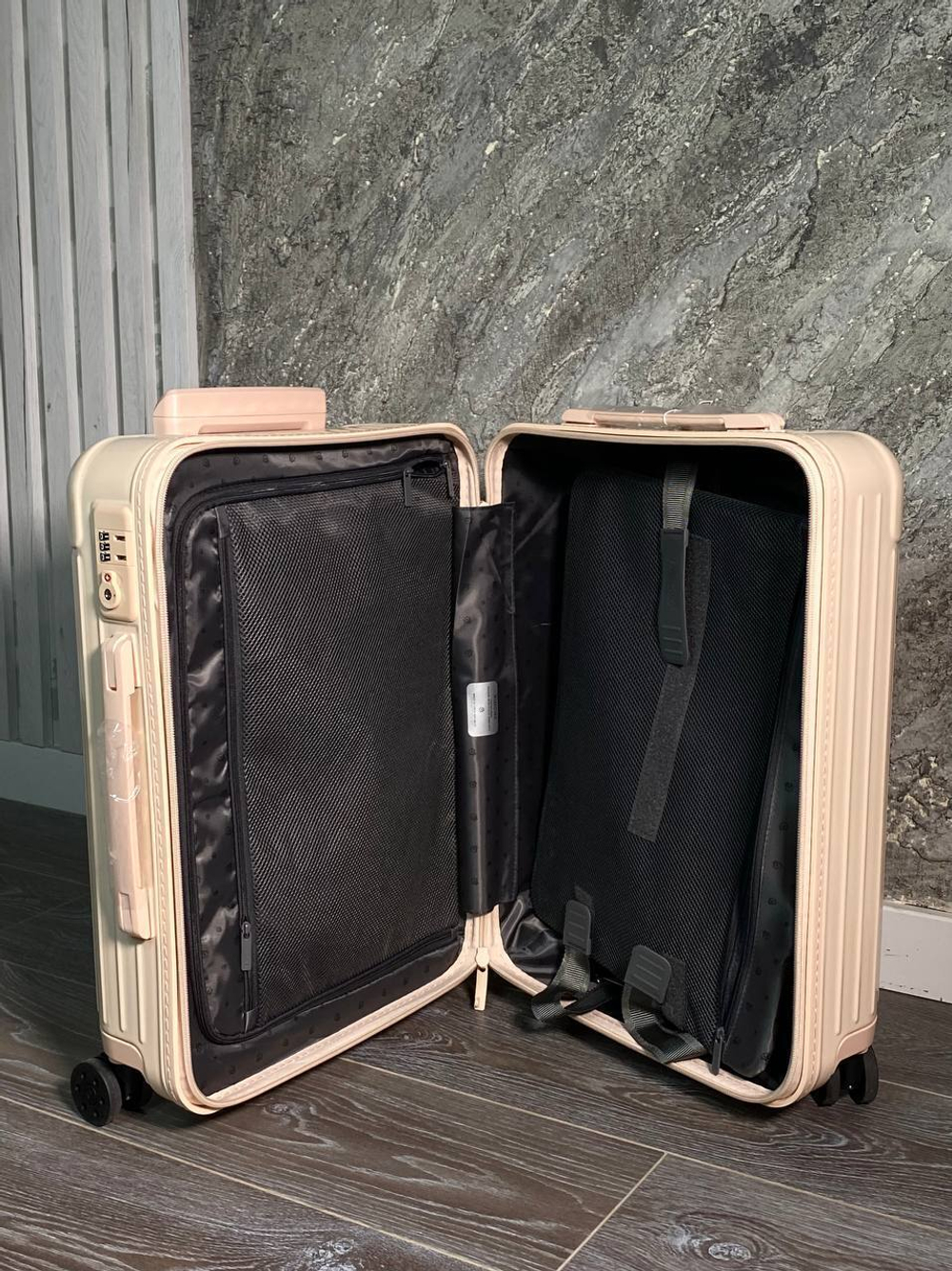 Чемодан Rimowa, арт. 466341019