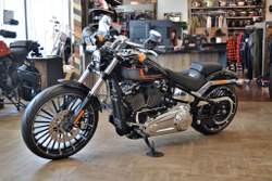 Harley-Davidson BREAKOUT 117 (Vivid Black) 2024