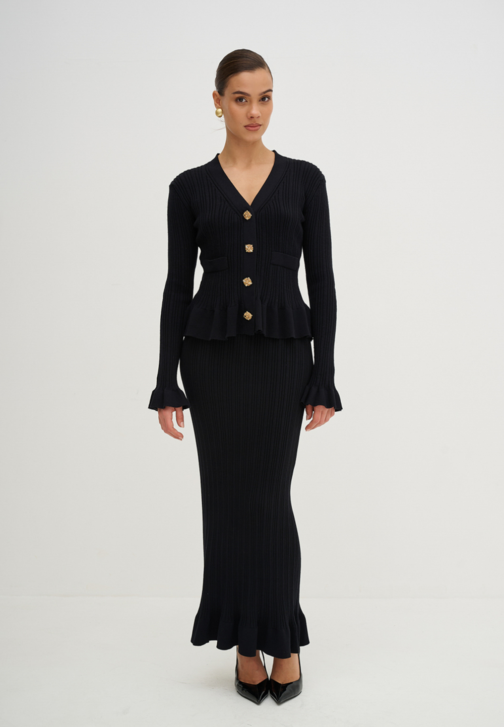 Костюм трикотажный с юбкой черного цвета